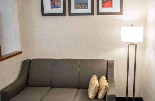 Far Southwest House | Enjoy a spacious stay near downtown Portland!