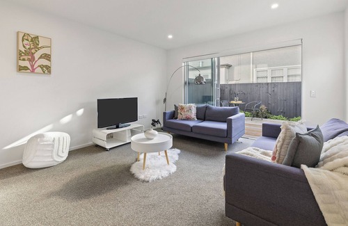 Edgeware House | Enjoy a Stylish Experience at This Centrally Located Property