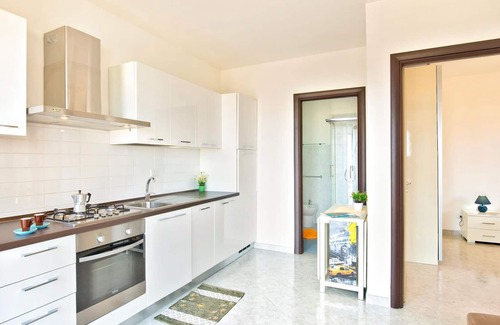 Pizzo Apartment | Enjoy a wonderful sea view in this vacation apartment with community pool.