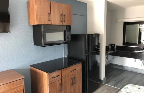 Arena District House | Enjoy Affordable Comfort Near San Antonio Zoo – Great for Tourists - 4 Units