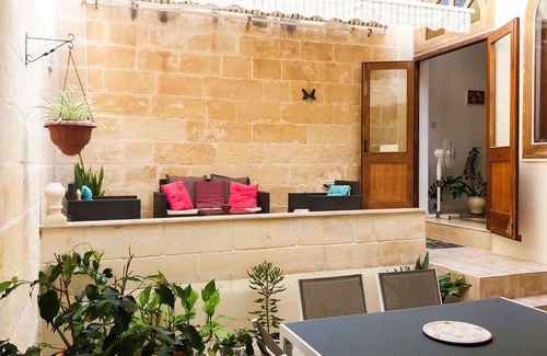Sliema House | Enjoy and Relax at the Blu House