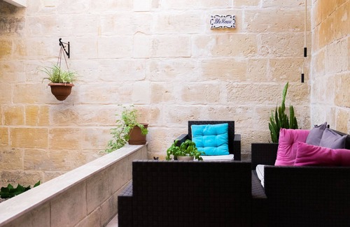 Sliema House | Enjoy and Relax at the Blu House