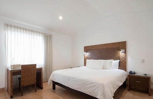 San Jose Hotel | Enjoy Bird-Watching at Parque España! Spacious Unit, Pet-friendly & FREE Parking