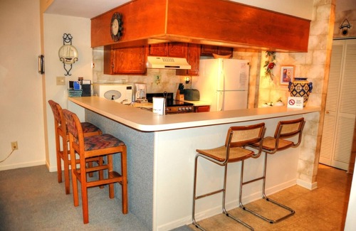 Myrtle Beach Condo | Enjoy breakfast and warm summer breezes on your screened balcony - Summertree