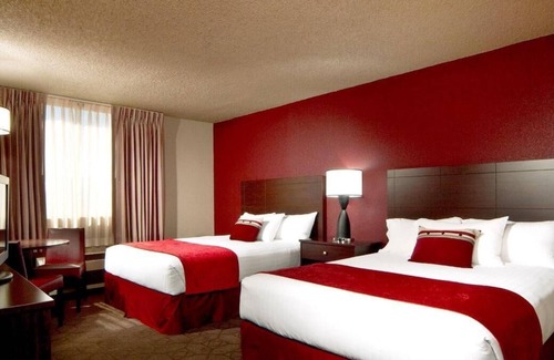 Laughlin House | Enjoy Casinos And Nightlife! 4 Spacious Units In The Heart Of Laughlin! Bar!