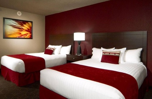 Laughlin House | Enjoy Casinos And Nightlife! 4 Spacious Units In The Heart Of Laughlin! Bar!