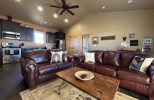 Kanab Cabin | Enjoy dark skies, expansive views, and cozy charm at Remy's Place!