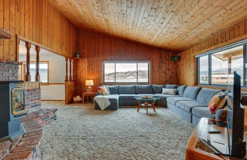 Granby House | Enjoy Deck and Mtn Views Grand Lake Retreat!