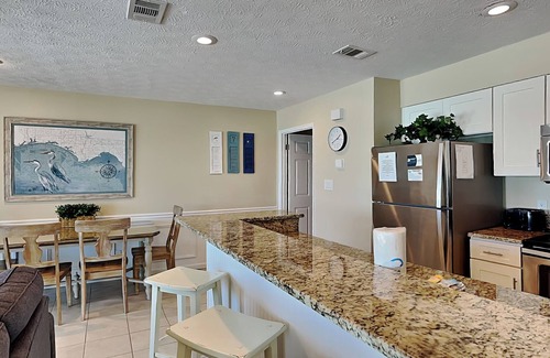 Crystal Beach Condo | Enjoy Gulf-Front Views From Your Private Balcony | Near Area Attractions