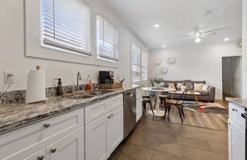 Tobin Hill Apartment | Enjoy History & Convenience with 2BR Near Downtown