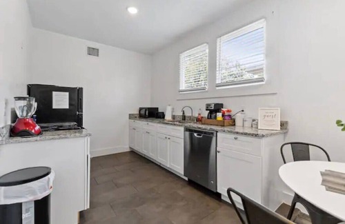 Tobin Hill Apartment | Enjoy History & Convenience with 2BR Near Downtown