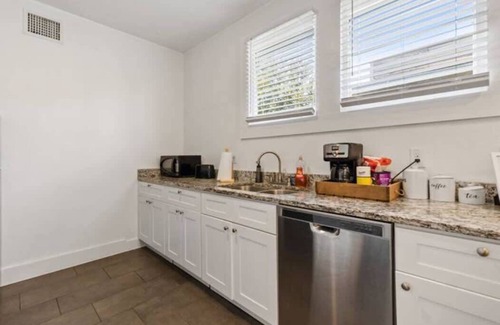 Tobin Hill Apartment | Enjoy History & Convenience with 2BR Near Downtown