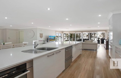 Summerland Point House | Enjoy Lazy Daze - Waterfront, Hot Tub, Jetty!
