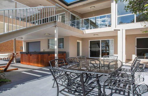 Summerland Point House | Enjoy Lazy Daze - Waterfront, Hot Tub, Jetty!