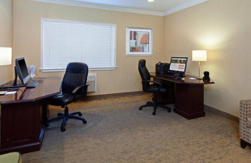 Shoreview House | Enjoy modern amenities at our convenient room located near the CalTrain
