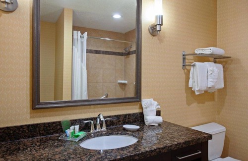 Shoreview House | Enjoy modern amenities at our convenient room located near the CalTrain