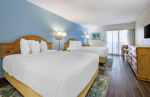 Seabreeze Park Hotel | Enjoy Ocean Views from Your Relaxing Haven w/Balcony | Near Daytona Attractions