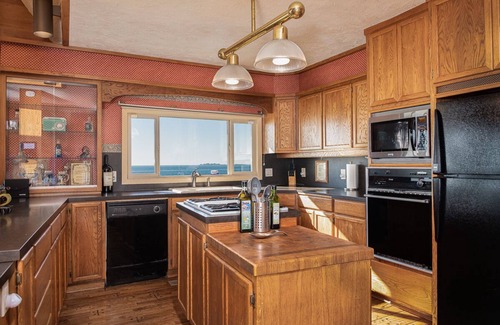 Chinook House | Enjoy Oregon, Washington, the Columbia River, and the Pacific Ocean. Paradise.