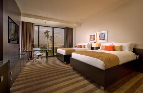 Seybold House | Enjoy Our Stress-Free Experiene w/Shuttle Service to Miami Airport! 3 Spaces