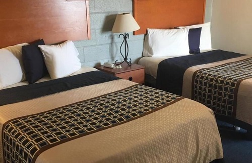 Fairview Hotel | Enjoy Pleasant Stay in Knights Inn Fairview! Free Parking, Pet-friendly
