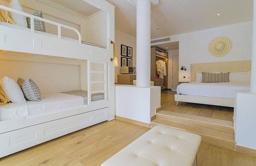 Bavaro Hotel | Enjoy Premier Family Experiences at Room Near Playa Juanillo Delights!