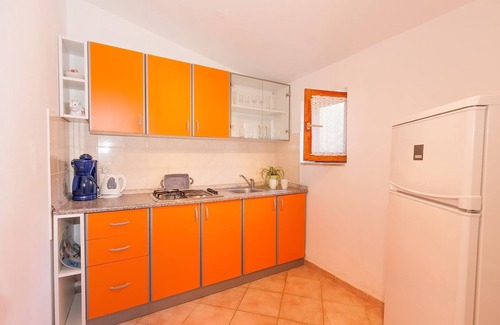 Brnobici Apartment | Enjoy sea views from the pool in Istria with family-friendly hosts