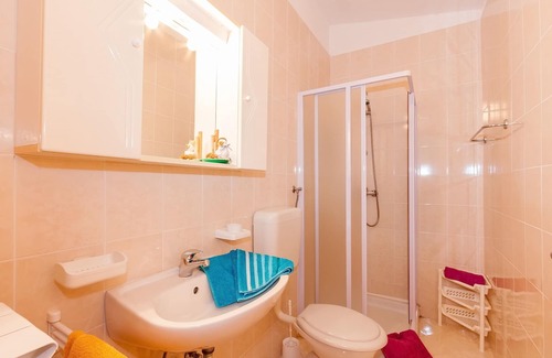 Brnobici Apartment | Enjoy sea views from the pool in Istria with family-friendly hosts