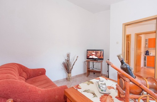 Brnobici Apartment | Enjoy sea views from the pool in Istria with family-friendly hosts