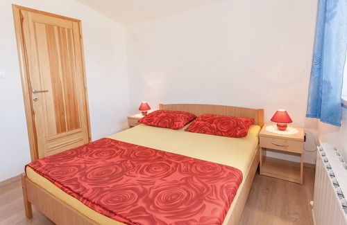 Brnobici Apartment | Enjoy sea views from the pool in Istria with family-friendly hosts
