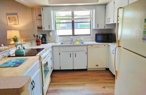 Indian Rocks Beach House | Enjoy Sunsets at Fully Equipped 3BR Beach House! 🏖
