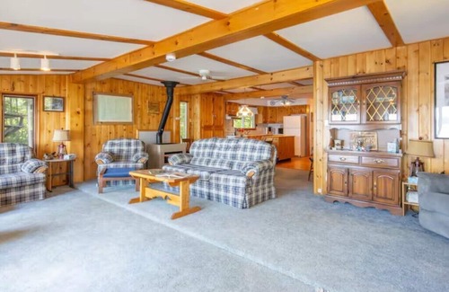 Madawaska Valley Cottage | Enjoy the Autumn colours on the edge of Algonquin park at Gramma's on the Lake