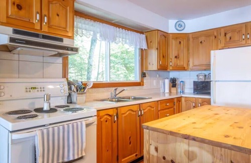 Madawaska Valley Cottage | Enjoy the Autumn colours on the edge of Algonquin park at Gramma's on the Lake
