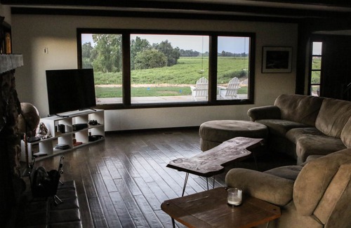 Raisin House | Enjoy the beautiful Kings River and spectacular Sierra views at Riverbend Ranch