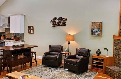 Waleska House | Enjoy the Beautiful Scenery and Tranquil Waters of Lake Chickasaw