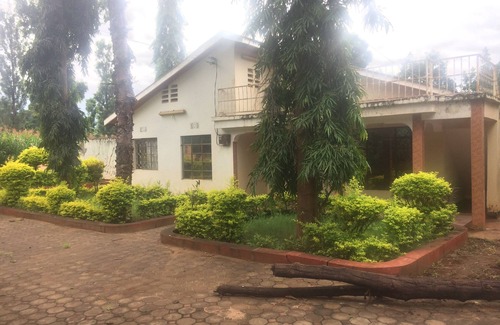 Moshi House | Enjoy the beautiful scene of tallest mountain in Africa when staying with us.