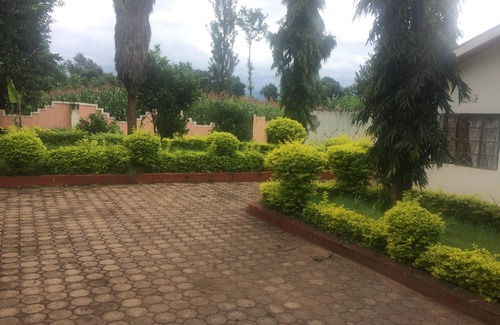Moshi House | Enjoy the beautiful scene of tallest mountain in Africa when staying with us.