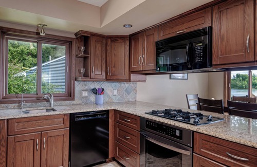 Traverse City House | Enjoy the Best of Both Worlds on Beautiful Silver Lake
