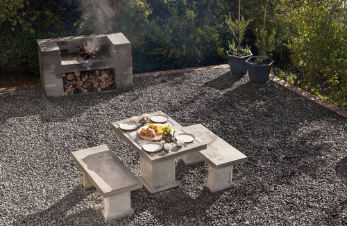 Stellenbosch Apartment | Enjoy the privacy of your own wood fired hot-tub, barbecue & breathtaking views.