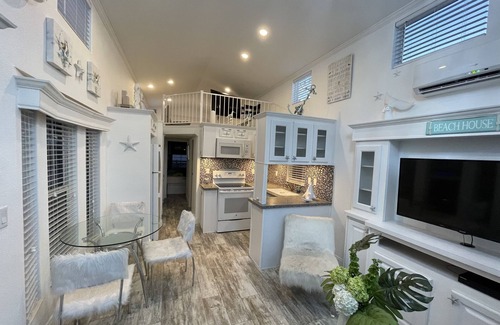 Key Largo RV Rental | Enjoy this modern and cozy house in Key Largo Florida.
