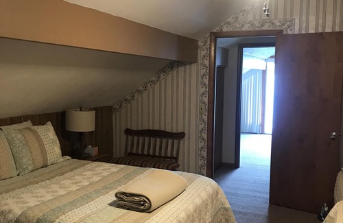 Middlesex Cottage | Enjoy This Quiet, Relaxing Lakefront Location!!