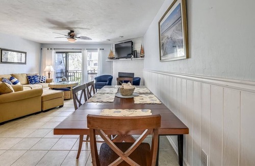 East End House | Enjoy this updated townhome with views of the gulf and pool from the deck.
