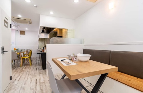 Konohana House | Enjoy trick art and hot plates Spacious 140 4 minutes walk from station WIFI baby bed max 14 - Konamon House /Osaka Ōsaka