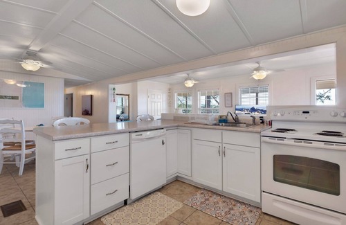 Salem House | Enjoy water views from our covered deck + dock, pet friendly - 1 mile to Keaton