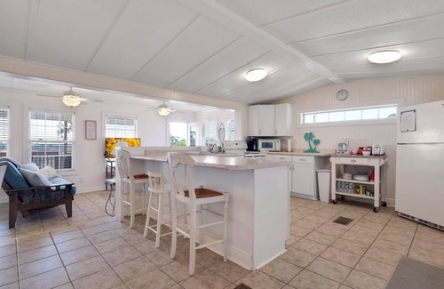 Salem House | Enjoy water views from our covered deck + dock, pet friendly - 1 mile to Keaton