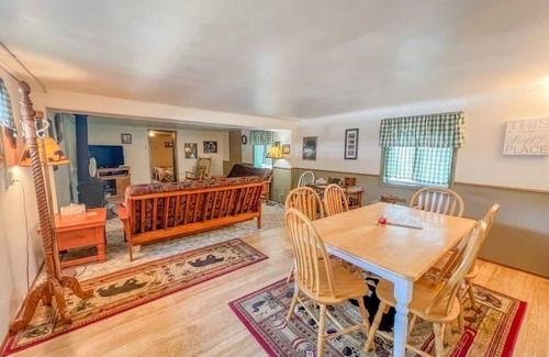 Red Lodge Cabin | Enjoy your stay at in this historic forest service cabin in Buenttner Park