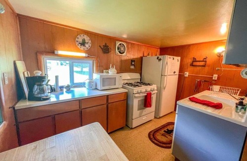 Red Lodge Cabin | Enjoy your stay at in this historic forest service cabin in Buenttner Park