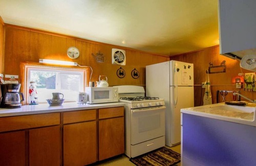 Red Lodge Cabin | Enjoy your stay at in this historic forest service cabin in Buenttner Park