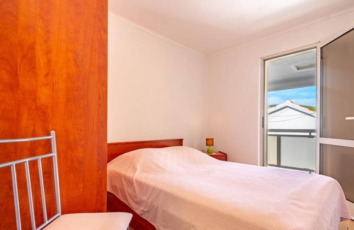 Zavalatica Apartment | Enjoy your vacation in these apartments, located in the bay Zavalatica, on the south side of the bea