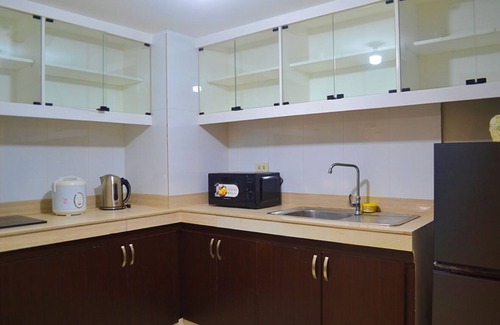 Highway Hills Apartment | Enjoyable 2-bedroom loft apartment with AC in Mandaluyong City