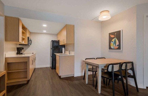 Florida Central Atlantic Coast Hotel | Enjoyable Holiday In Orlando, With Pool, Short Drive to Fun Spot America
